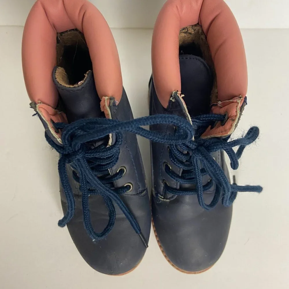 Faux fur inside girls navy and pink boots Sz 10